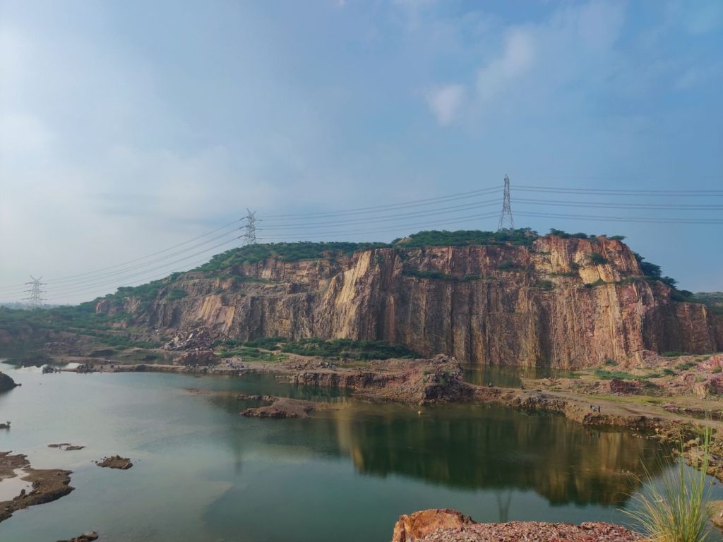 Damdama Lake (≈25 km, 1 hr)