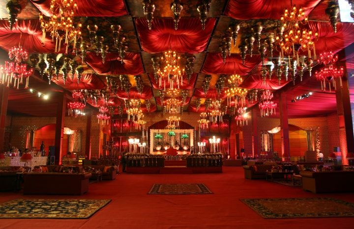 2. Red and Gold Royal Decor — Traditional, Rich and Perfect for Nights