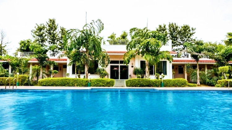 Beri Farm House  in chattarpur for New Year Eve party