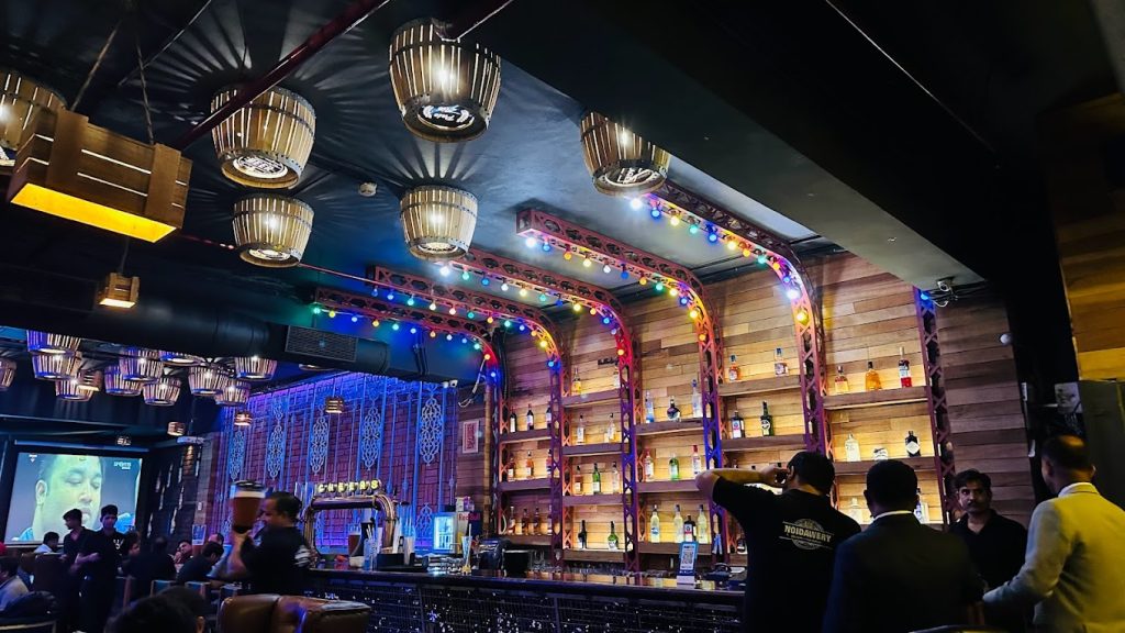 Black Bottle + Kitchen - nightclub in Noida