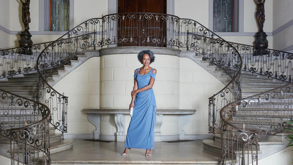 Stunning Evening Gown for a Modern Mother’s Statement Look