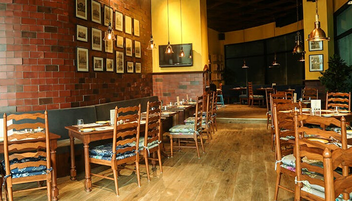 Cafe Tonino, Connaught Place