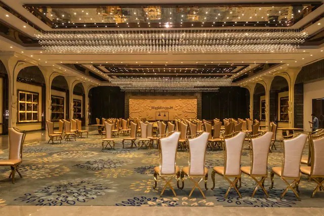 Glitz Westend Inn - small party halls 