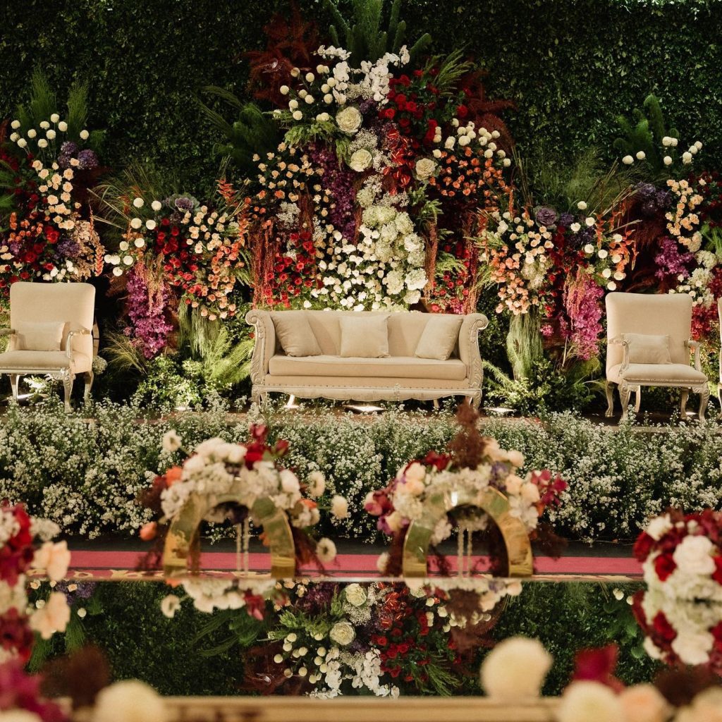 Green Wedding Stage Decoration
