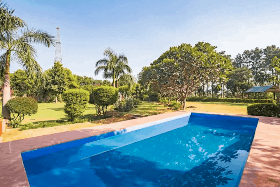 Farmhouse with swimming pool on rent in Delhi NCR