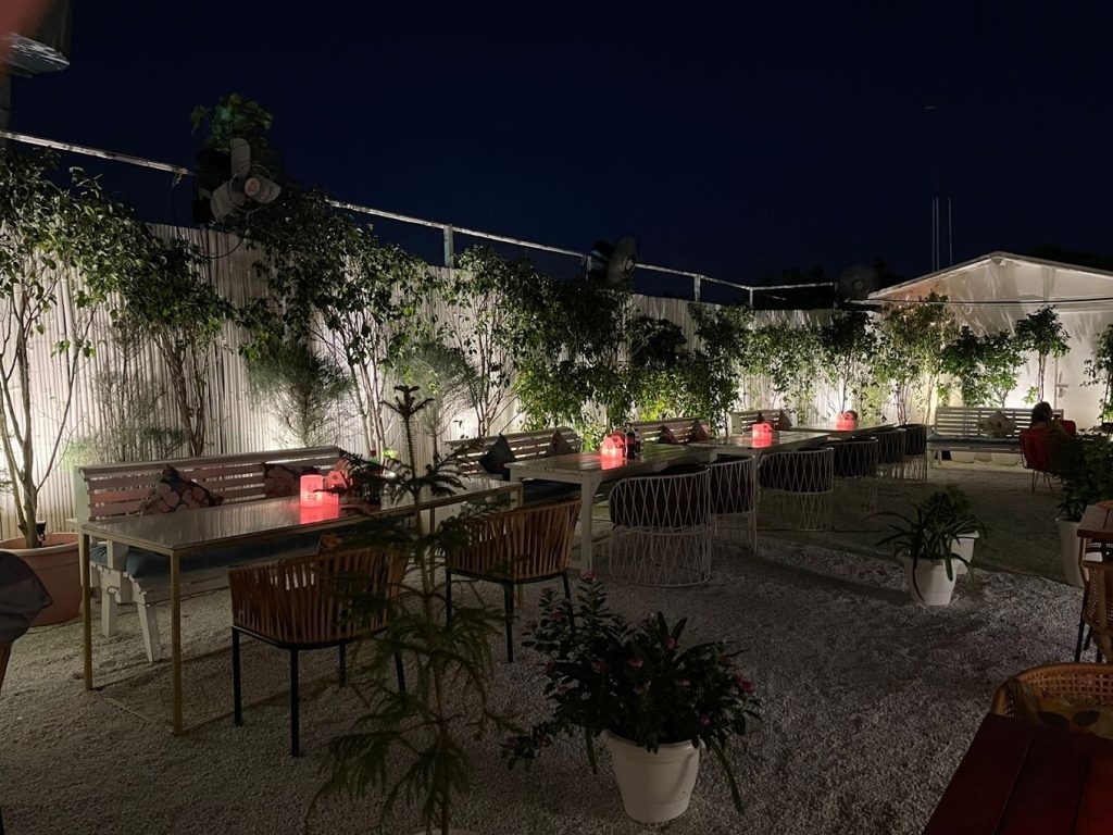 Moonshine Café & Bar