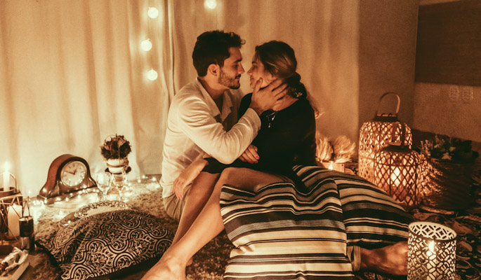 Indoor Winter Shoots for Couples Who Want Comfort + Aesthetic