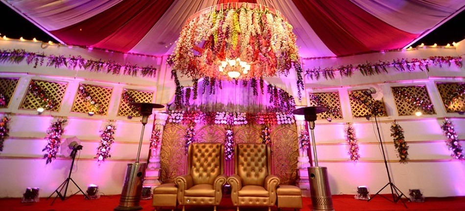 Richmond Lee Castle wedding lawn in Alipur