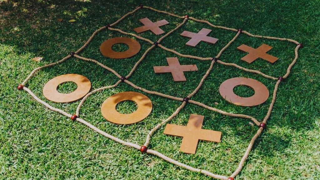 Tic Tac Toe-Sloshout