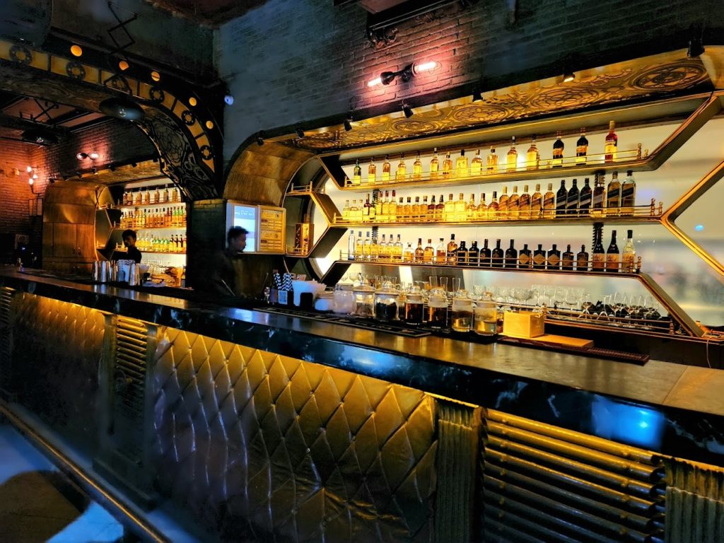 Time Machine – The Time Traveller’s Pub - nightclubs in Noida