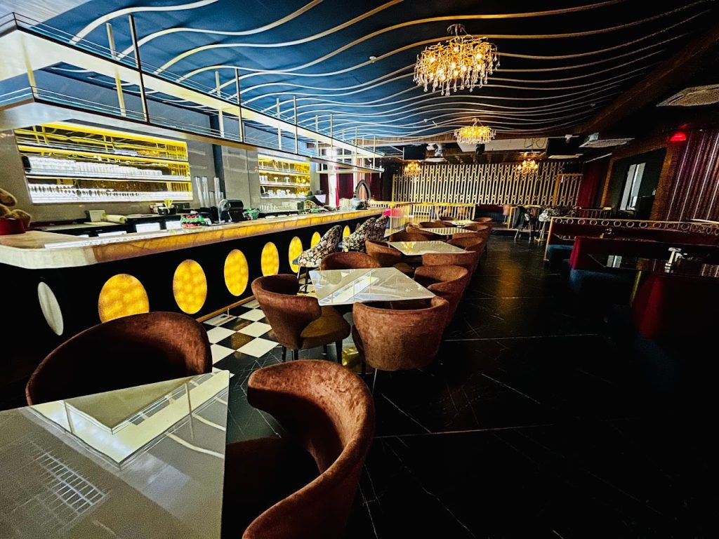 Walking Street by Soi 7 - best places for    party in your areas