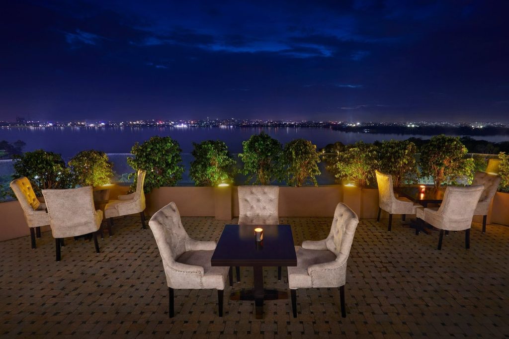 Altitude – The Lounge Bar