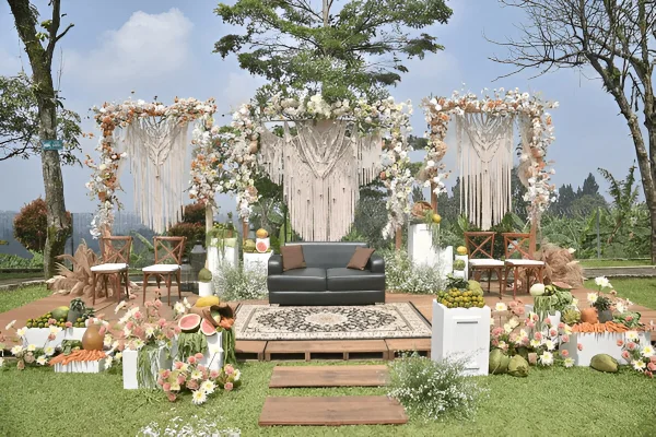 Boho-Style Modern Mandaps