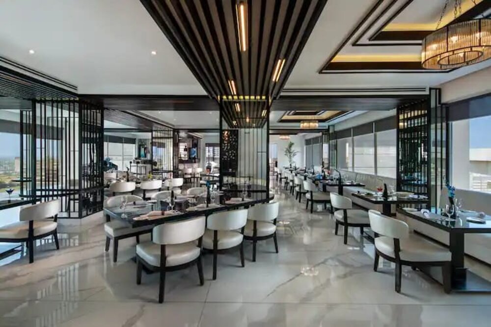 Why Pick a Family-Oriented Restaurant in Noida