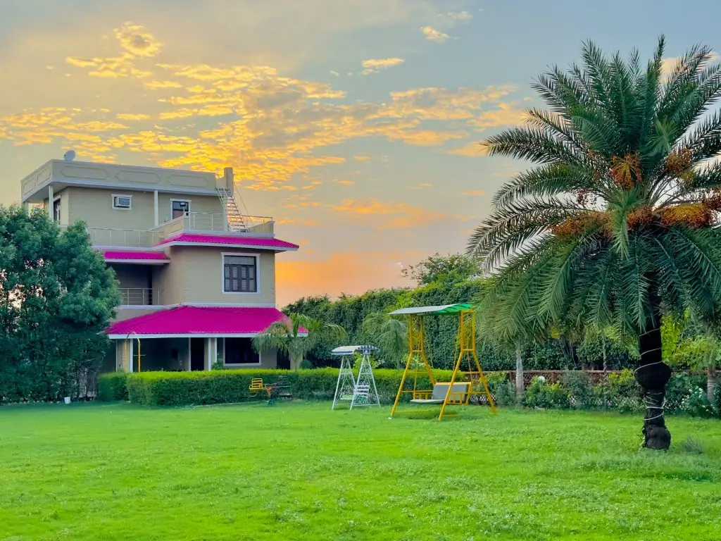 Golden Vibe Farm – A Couple-Friendly Farmhouse Near Gurgaon