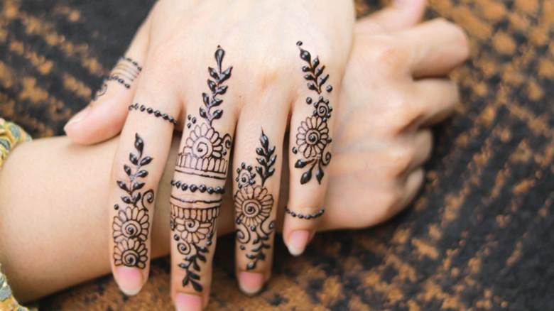 Minimal Finger Mehndi
