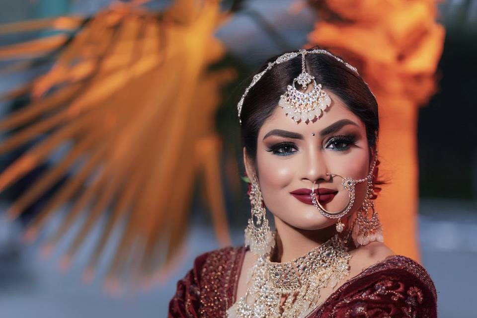 Why Choose Sloshout For Booking a Makeup Artist?