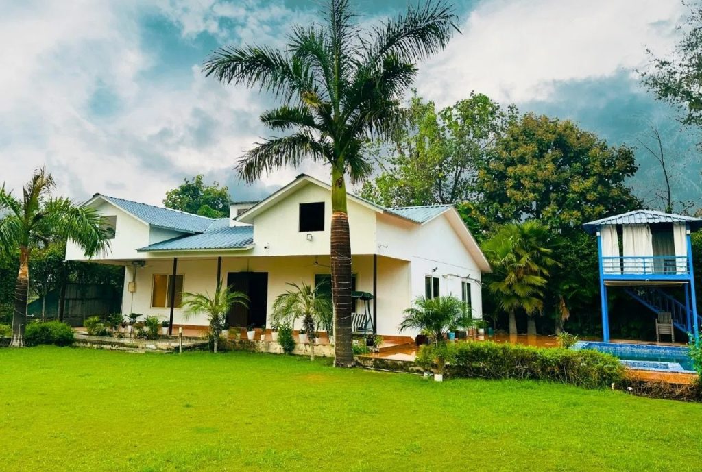 Farmhouse 7700 – Sector 135, Noida