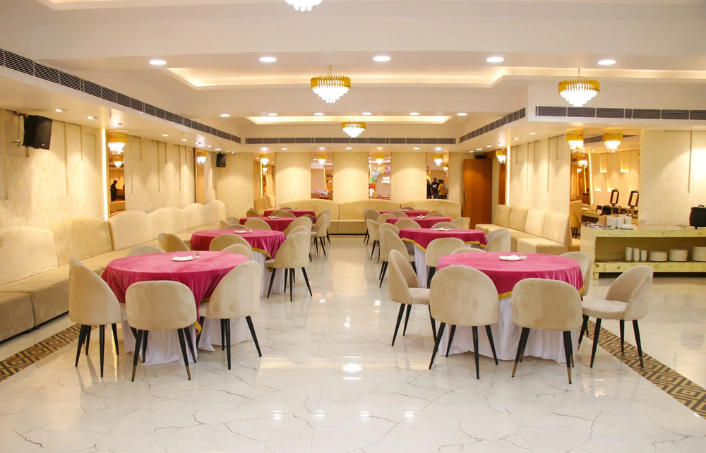 CB Crown Banquet, Sector 63 – The Stylish Favourite