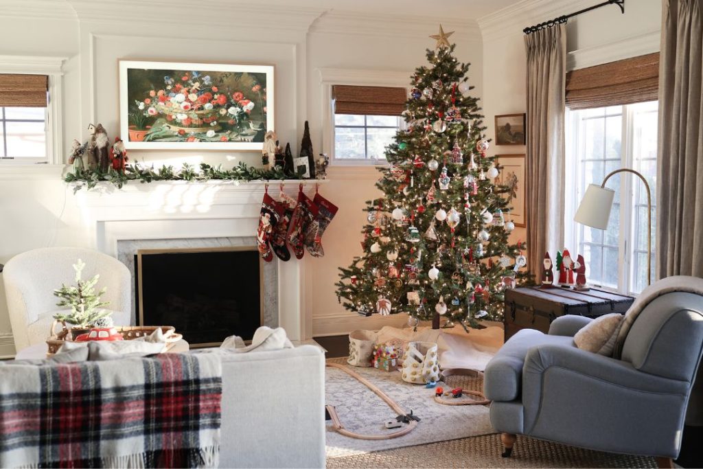 Common Mistakes People Make While Booking Decorators in December