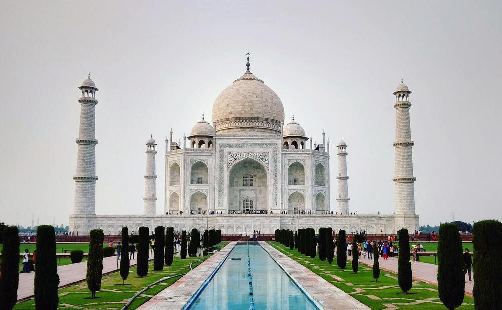 Agra (230 km from Delhi)