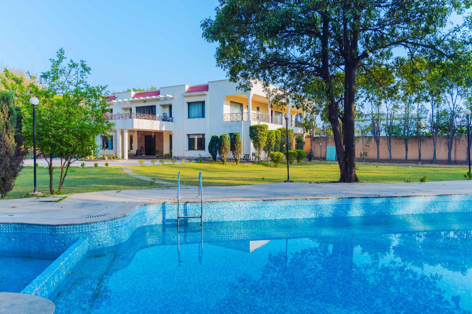 Premium Villas in Delhi for Group Stay &amp; Celebrations