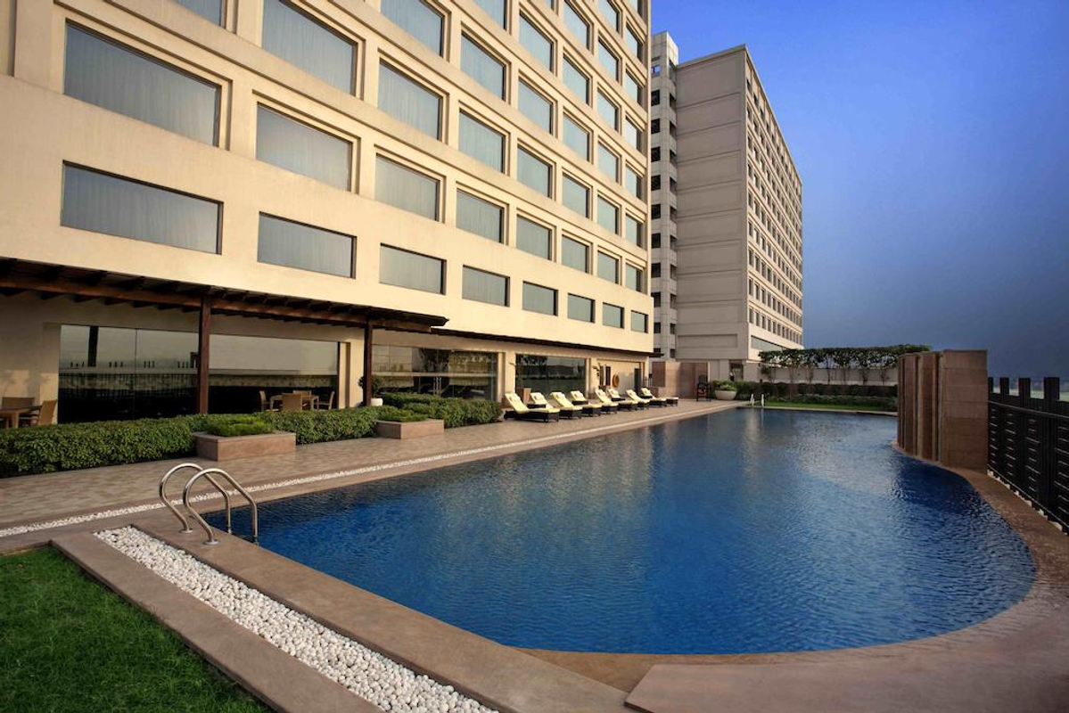 terrace-party-at-holiday-inn-786