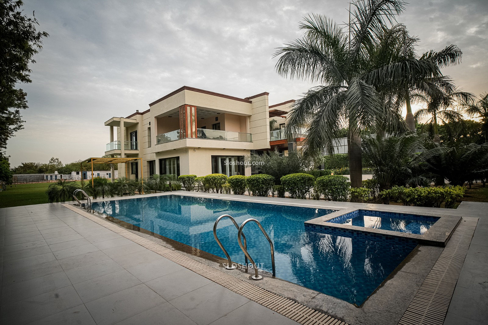 Banyan Farmhouse in Chattarpur
