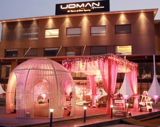 Udman Hotels and Resorts -wedding lawn in Alipur