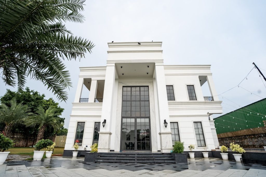 HM White House Resort in chattarpur for New Year Eve